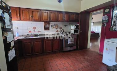 VENTA CASA 5 DORMITORIOS CON PILETA  B°MANZANAR