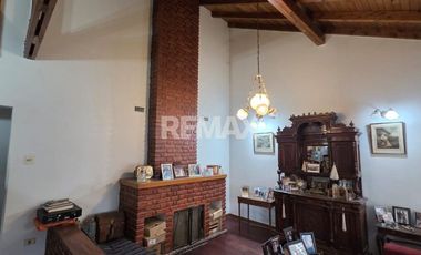 VENTA CASA 5 DORMITORIOS CON PILETA  B°MANZANAR
