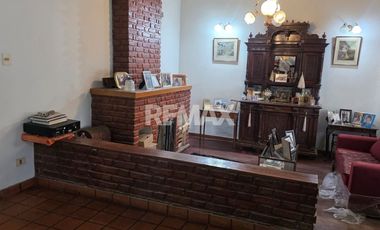 VENTA CASA 5 DORMITORIOS CON PILETA  B°MANZANAR