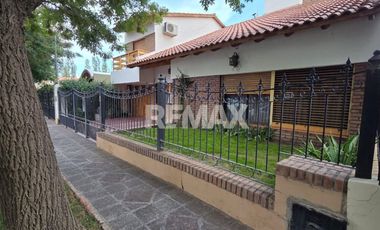 VENTA CASA 5 DORMITORIOS CON PILETA  B°MANZANAR