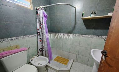 CASA EN VENTA CON QUINCHO + DEPTO - CATRIEL