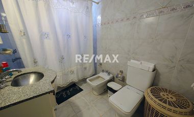 CASA EN VENTA CON QUINCHO + DEPTO - CATRIEL