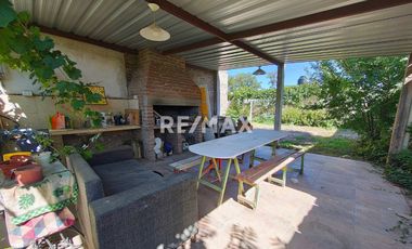 CASA EN VENTA CON QUINCHO + DEPTO - CATRIEL