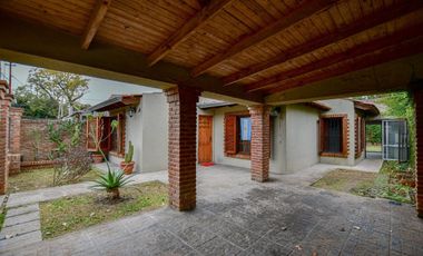 CASA EN VENTA EN LA PLATA 2 DORMITORIOS QUINCHO