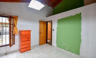 CASA EN VENTA EN LA PLATA 2 DORMITORIOS QUINCHO