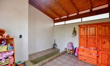 CASA EN VENTA EN LA PLATA 2 DORMITORIOS QUINCHO