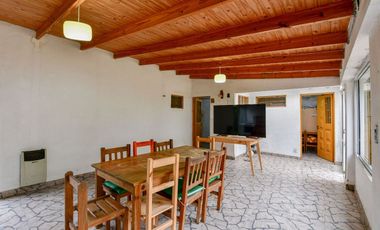 CASA EN VENTA EN LA PLATA 2 DORMITORIOS QUINCHO