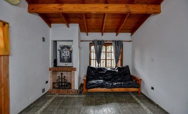 CASA EN VENTA EN LA PLATA 2 DORMITORIOS QUINCHO