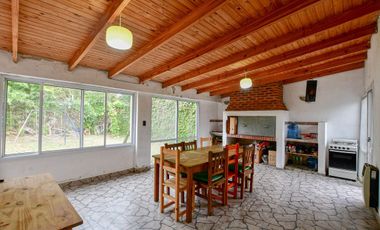 CASA EN VENTA EN LA PLATA 2 DORMITORIOS QUINCHO