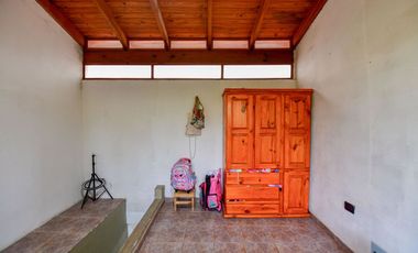 CASA EN VENTA EN LA PLATA 2 DORMITORIOS QUINCHO