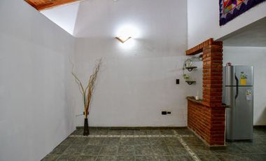 CASA EN VENTA EN LA PLATA 2 DORMITORIOS QUINCHO