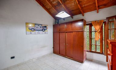 CASA EN VENTA EN LA PLATA 2 DORMITORIOS QUINCHO