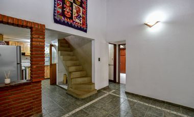CASA EN VENTA EN LA PLATA 2 DORMITORIOS QUINCHO