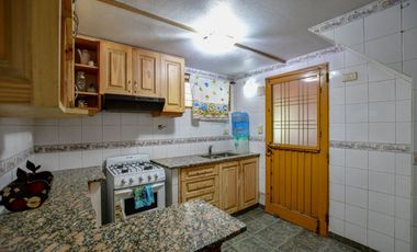 CASA EN VENTA EN LA PLATA 2 DORMITORIOS QUINCHO