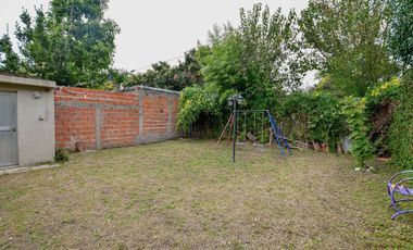 CASA EN VENTA EN LA PLATA 2 DORMITORIOS QUINCHO