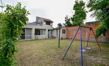 CASA EN VENTA EN LA PLATA 2 DORMITORIOS QUINCHO