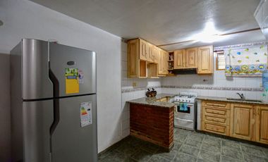CASA EN VENTA EN LA PLATA 2 DORMITORIOS QUINCHO
