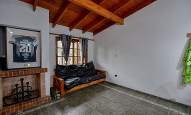 CASA EN VENTA EN LA PLATA 2 DORMITORIOS QUINCHO