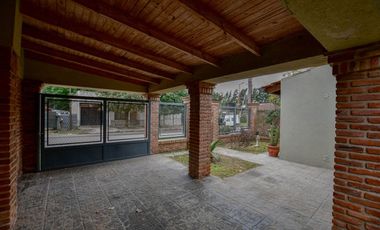 CASA EN VENTA EN LA PLATA 2 DORMITORIOS QUINCHO