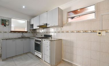 CASA EN VENTA EN LA PLATA 3 DORMITORIOS COCHERA
