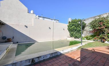 CASA EN VENTA EN LA PLATA 3 DORMITORIOS COCHERA