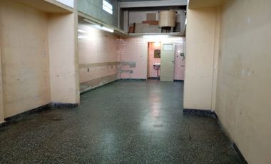 DEPÓSITO O LOCAL DE 52 M² CUBIERTOS CON 2 BAÑOS