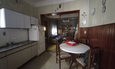 CASA DE 3 AMBIENTES CON COCHERA, QUINCHO Y TERRAZA