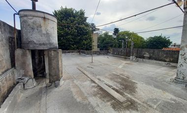 CASA DE 3 AMBIENTES CON COCHERA, QUINCHO Y TERRAZA