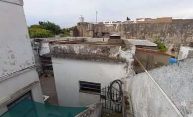 CASA DE 3 AMBIENTES CON COCHERA, QUINCHO Y TERRAZA