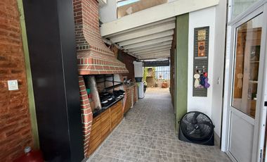 Venta casa 3 amb. William Morris cochera quincho