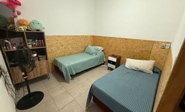 Venta casa 3 amb. William Morris cochera quincho