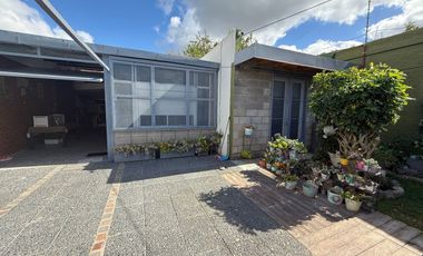Venta casa 3 amb. William Morris cochera quincho