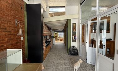 Venta casa 3 amb. William Morris cochera quincho