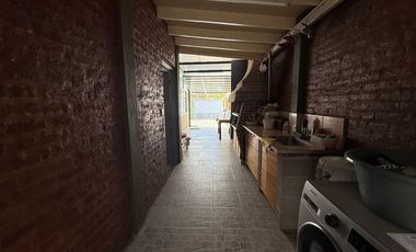 Venta casa 3 amb. William Morris cochera quincho