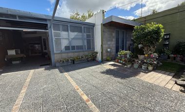 Venta casa 3 amb. William Morris cochera quincho