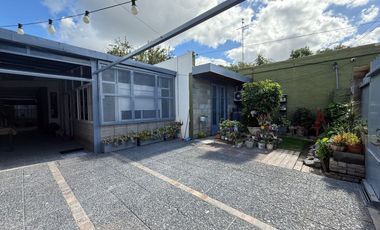 Venta casa 3 amb. William Morris cochera quincho