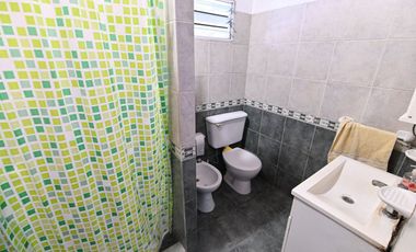 VENDE CASONA 3 DORMITORIOS SAN EDUARDO