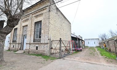 VENDE CASONA 3 DORMITORIOS SAN EDUARDO