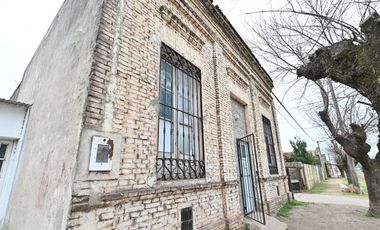 VENDE CASONA 3 DORMITORIOS SAN EDUARDO