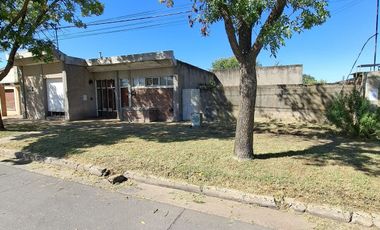 VENTA EXCELENTE 2 PROPIEDADES A RECICLAR EN CARMEN