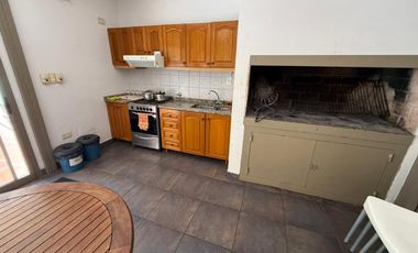 PISO EN VENTA SOBRE BV Y NECOCHEA! CON 2 COCHERAS!