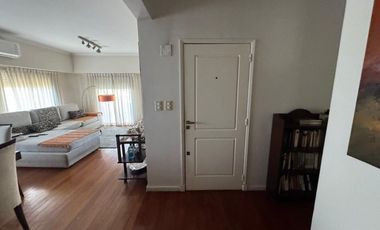 PISO EN VENTA SOBRE BV Y NECOCHEA! CON 2 COCHERAS!