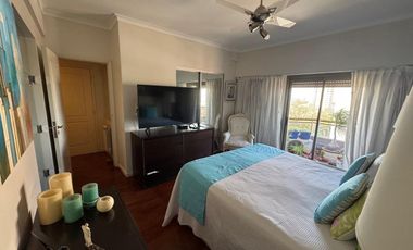 PISO EN VENTA SOBRE BV Y NECOCHEA! CON 2 COCHERAS!