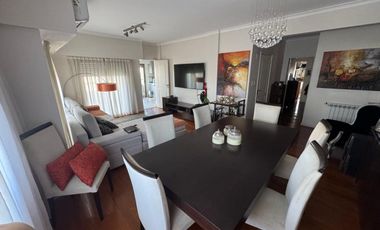 PISO EN VENTA SOBRE BV Y NECOCHEA! CON 2 COCHERAS!