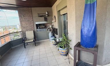 PISO EN VENTA SOBRE BV Y NECOCHEA! CON 2 COCHERAS!