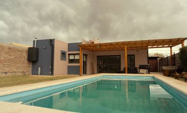 CASA EN BARRIO PRIVADO RAICES DEL VALLE, TUNUYÁN