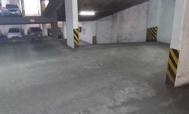 COCHERA FRENTE PLAZA COLON PISO 3
