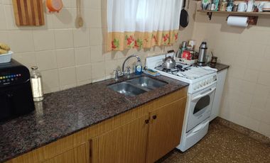 CASA 4 AMBIENTES + DEPARTAMENTO EN BELLA VISTA