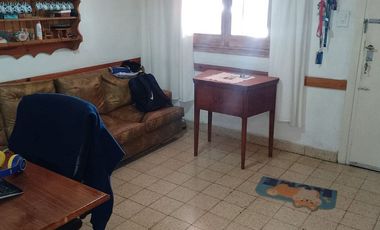 CASA 4 AMBIENTES + DEPARTAMENTO EN BELLA VISTA