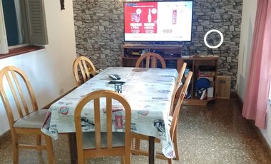 CASA 4 AMBIENTES + DEPARTAMENTO EN BELLA VISTA